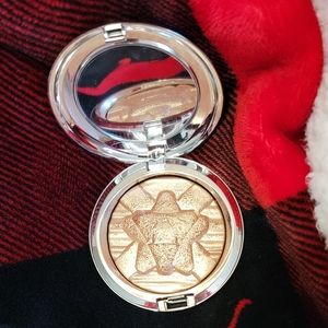 MAC Limited Edition "Oh Darling" Holiday Packaging Skinfinish Highlighter